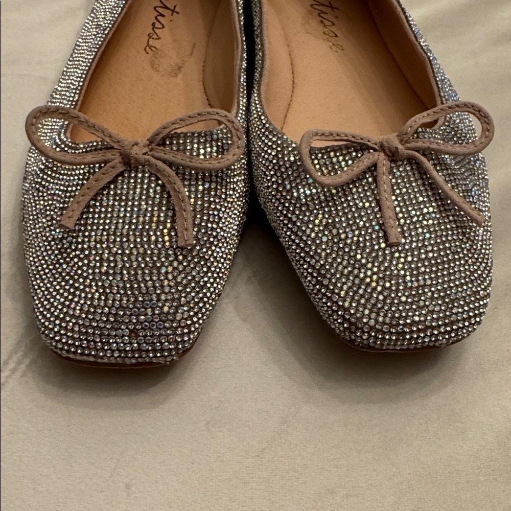Matisse Roxy Glittering Silver Flats with Bow, sz 8 - Picture 2 of 8